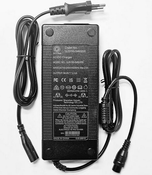 Original polnilec za električni skiro EGONI je visoko zmogljiv polnilec je zasnovan posebej za modele S20, S22 in S44. T8 54.6V/2A.