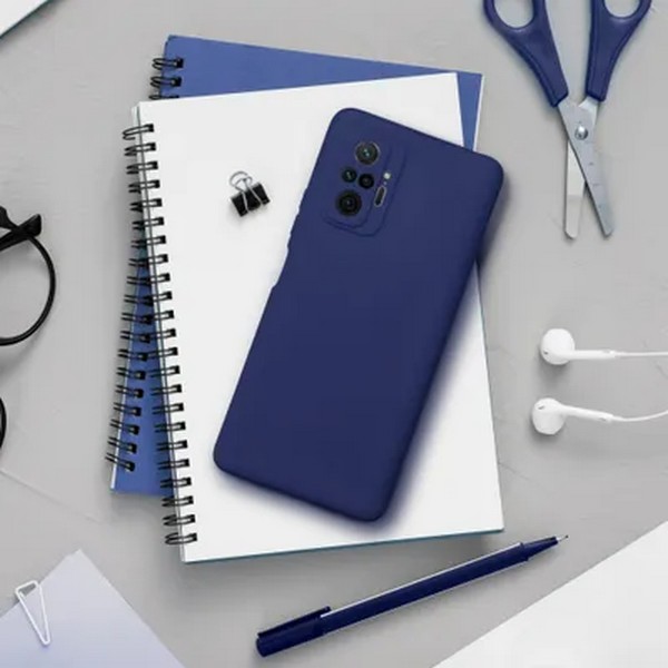 Eleganten moder ovitek, ki bo vsakdanjemu telefonu dodal modni pridih