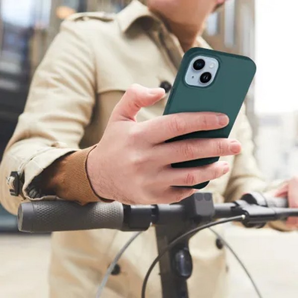 Mat zelen ovitek za Redmi 15C nameščen v uporabi