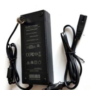 Originalni polnilec EGONI 67,2 V z omrežnim kablom, 3-pin