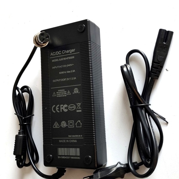 Originalni polnilec EGONI 67,2 V z omrežnim kablom, 3-pin
